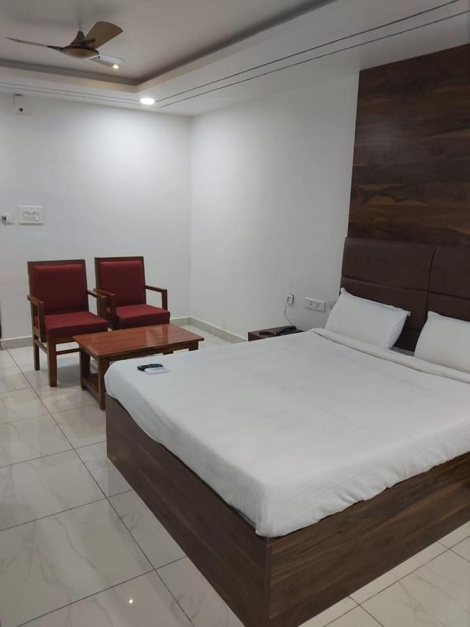 Hotel Sahasra Dla Варангал Екстер'єр фото