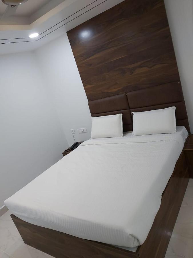 Hotel Sahasra Dla Варангал Екстер'єр фото